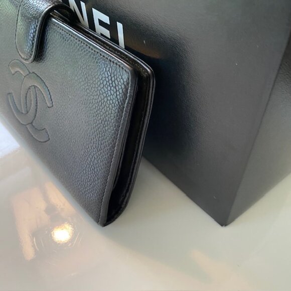 CHANEL CC Logo Caviar Leather Wallet - Picture 7 of 9